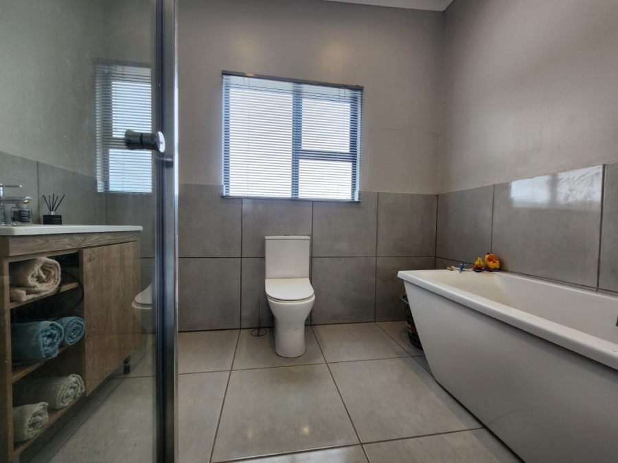 3 Bedroom Property for Sale in Kleinkrantz Western Cape